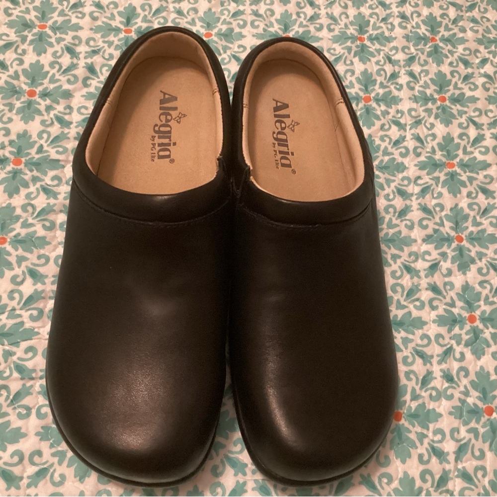 Womens Alegria Black clogs U.S size 9.5-10 NWB smoke/pet free home